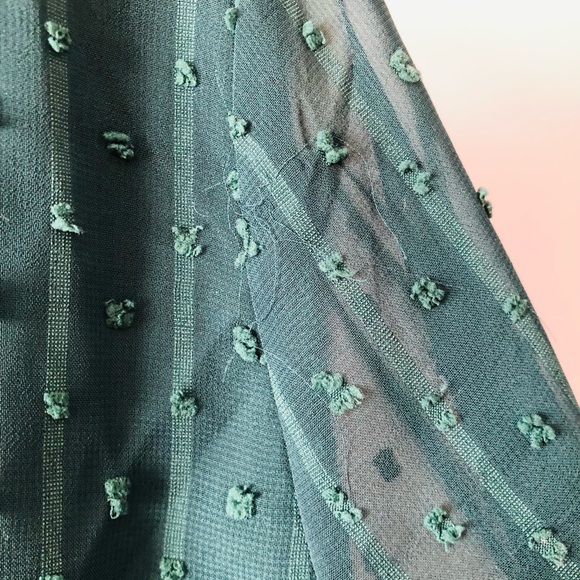 Green v-neck blouse with flowy sleeves - Picture 3 of 5